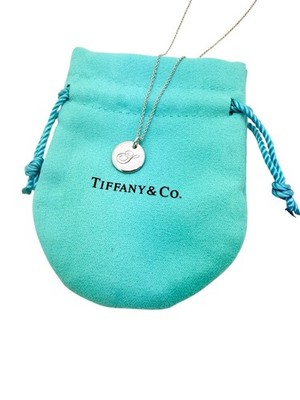 Tiffany & Co. Sterlingsilber Noten Alphabet Buchstabe S kleine Scheibe Charm Halskette