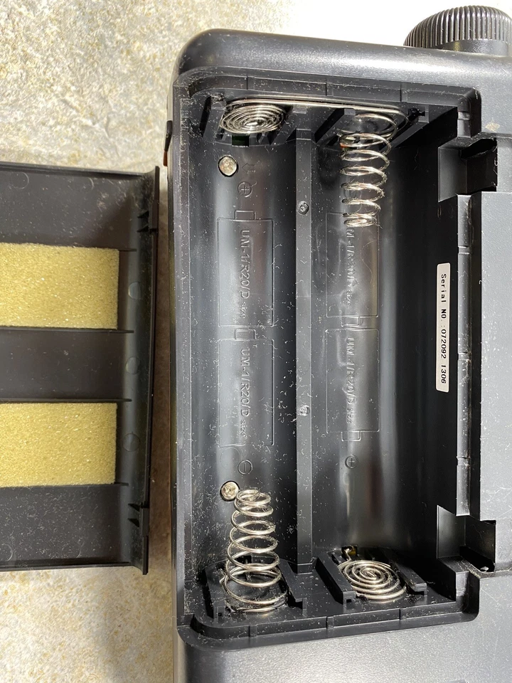 AudioComm RAD-F620Z AM/FM Portable Radio - Works Great - Image 3 of 4