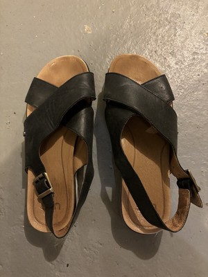ugg treadlite sandals