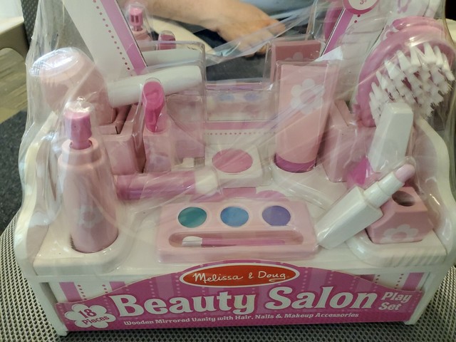 melissa and doug wooden beauty salon