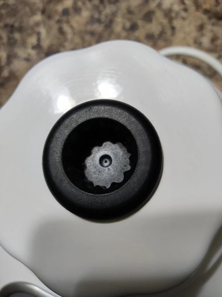 KitchenAid 4-Speed Blender Motor Base KSB540ER0 Empire Red - Image 4 of 4