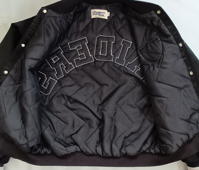 VINTAGE MADE IN USA!! CHALK LINE OAKLAND RAIDERS CLASSIC SATIN