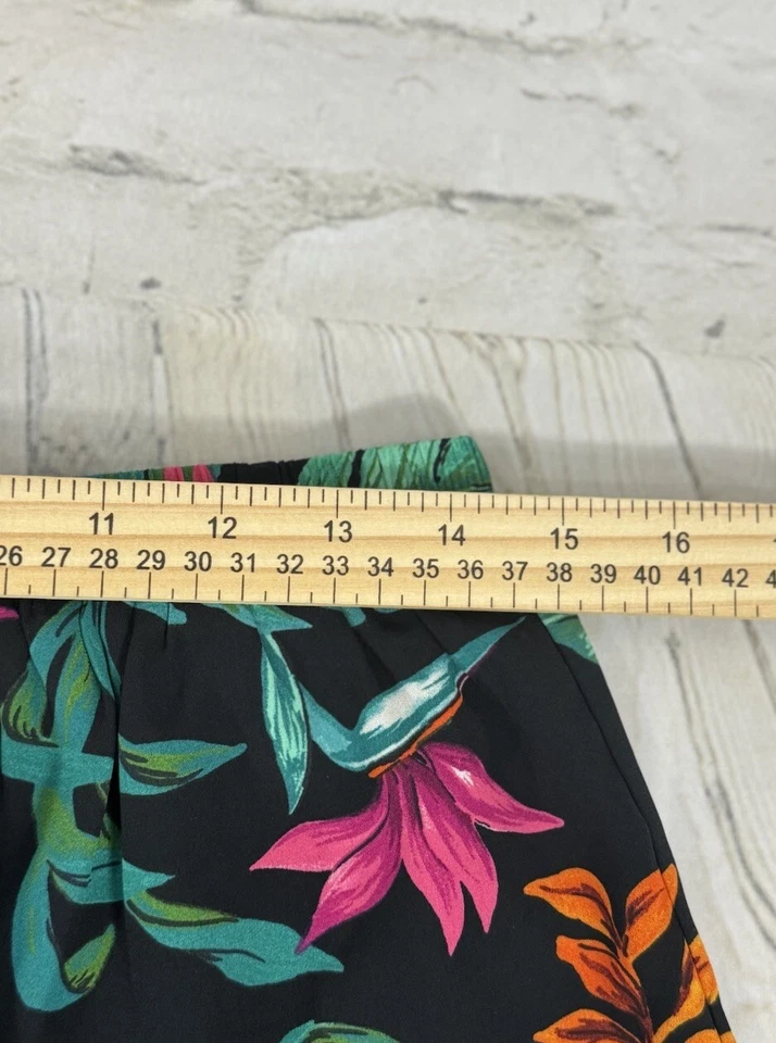 Shorts Anthropologie L Izzy & Lola floral babado bainha boho praia resort - Imagem 3 de 4