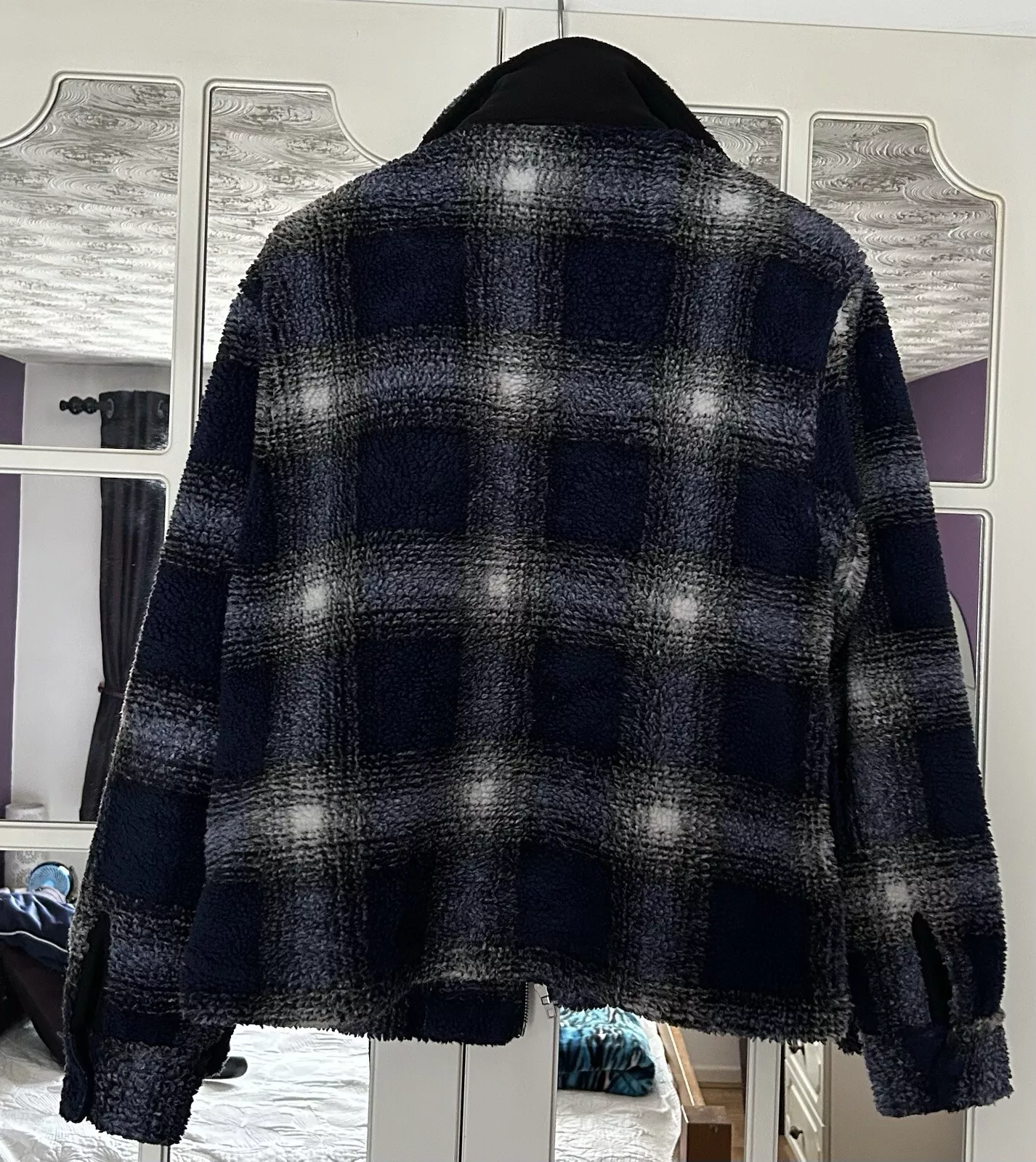 Picture 2 of 6