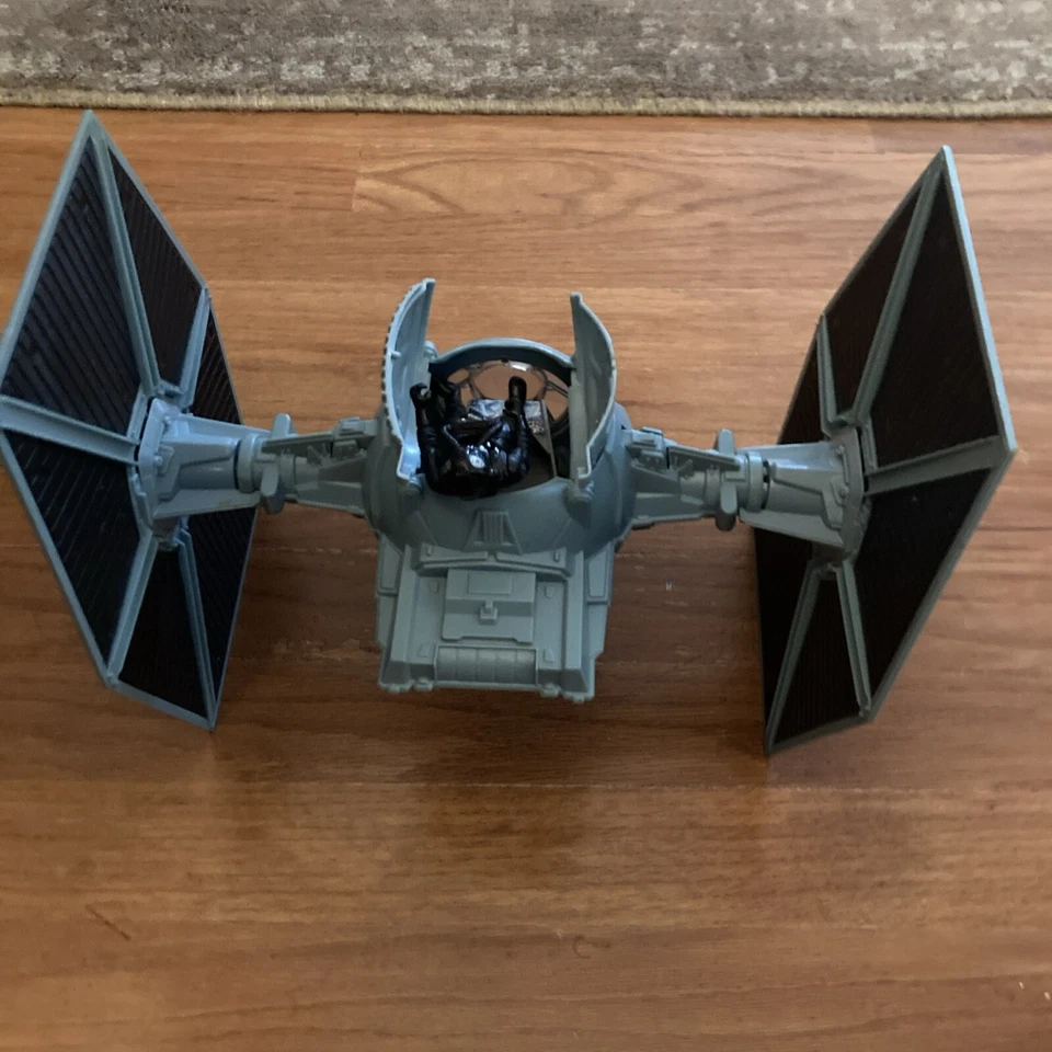 TONKA STAR WARS 1995 IMPERIAL TIE FIGHTER SHIP CON ALAS EYECTORAS Y FIGURA Foto 4 de 4