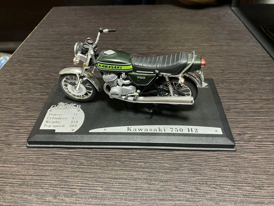 MOTO Collector KAWASAKI 750 H2 Racing Kawasaki 1/18