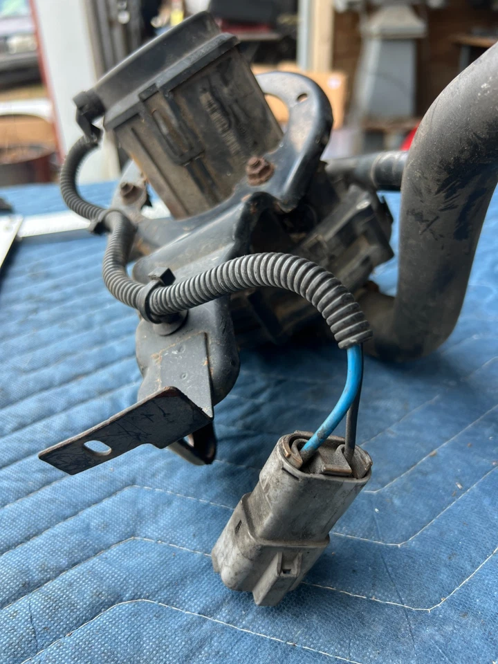 1998-2000 Volvo S70 V70 XC Air Injection Smog Pump 9179271 OEM #3114EM - Image 3 of 4