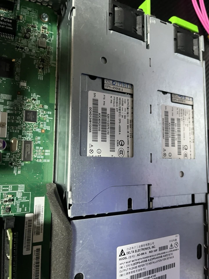 Fujitsu Primergy RX200 S7 - Bild 3 von 4