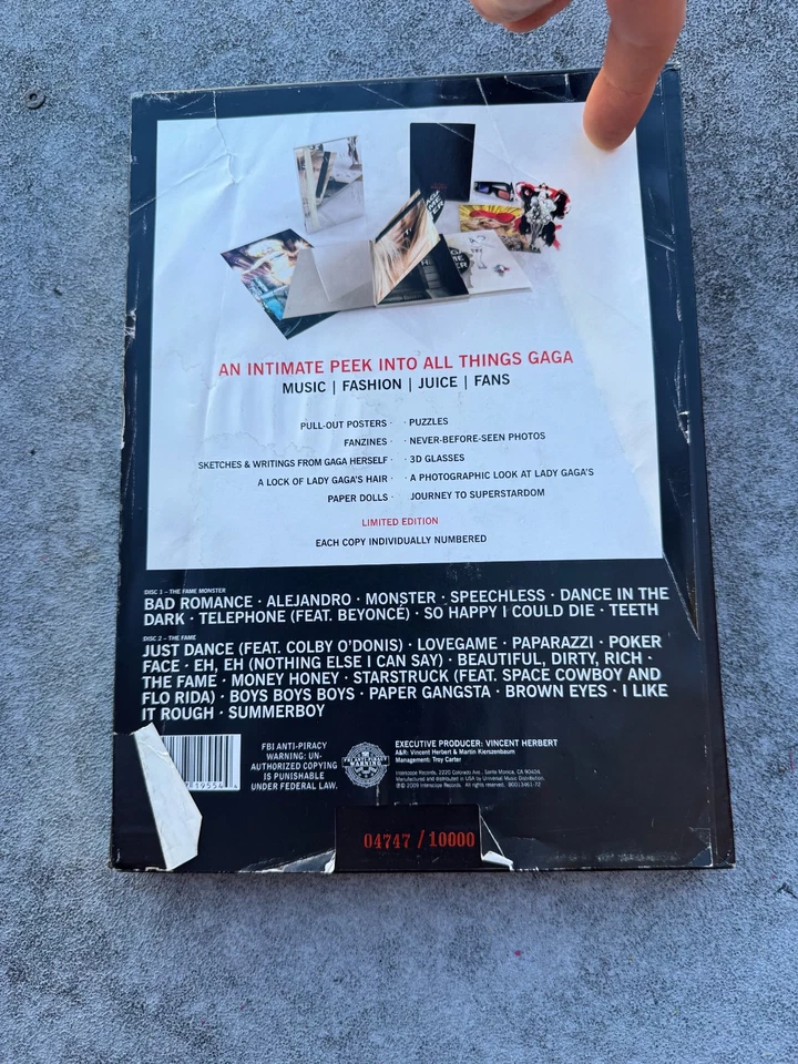 Lady Gaga The Fame Monster Super Deluxe Collector's Edition Art BOOK Covplete - Image 3 of 4