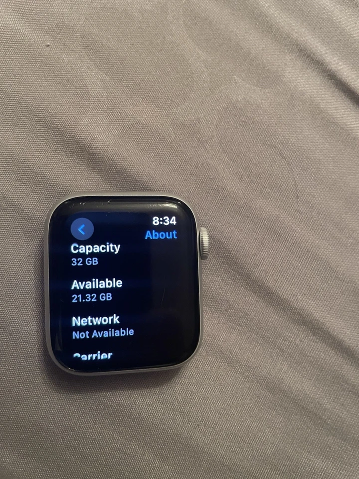 Apple Watch Series 6 40 mm Plateado Aluminio Blanco Deportivo GPS + Celular M02N3LL/A Foto 3 de 4