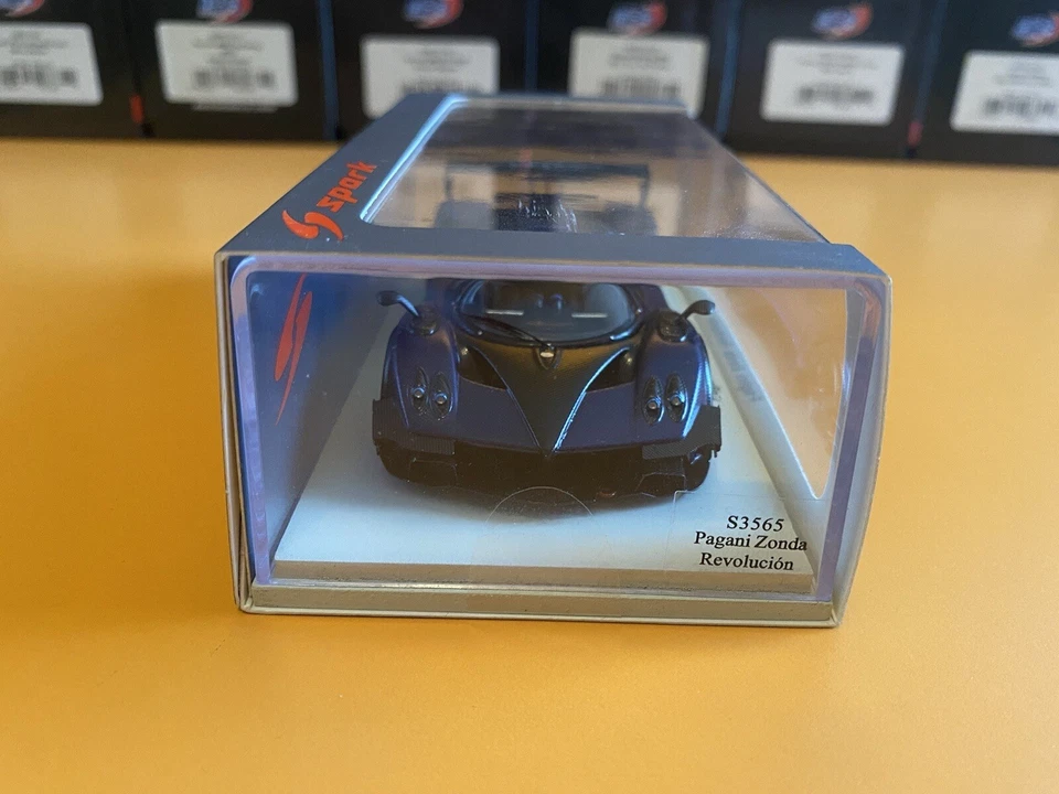 Pagani Zonda Revolucion Carbon Fiber Blue 1/43 Spark - Immagine 2 di 3