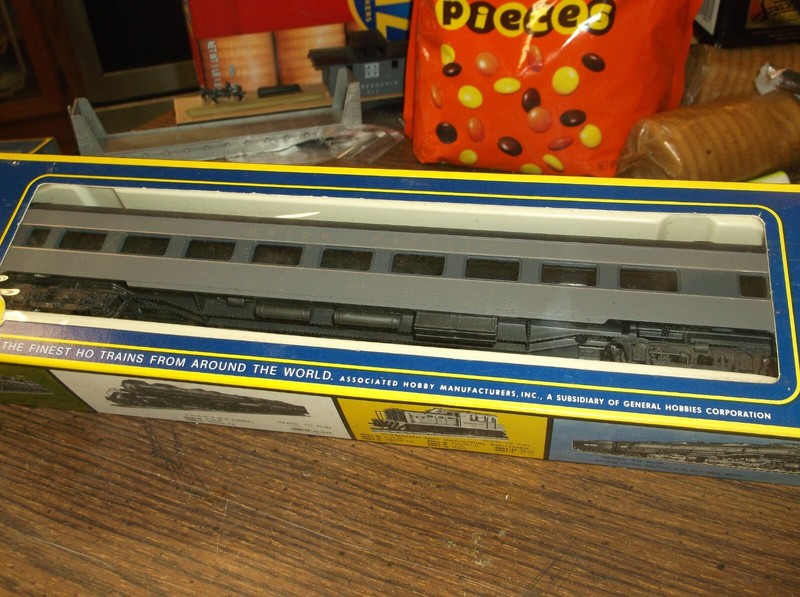 HO Coach Passenger Car 85Ft.6404 Union Pacific . A H M Original Box
