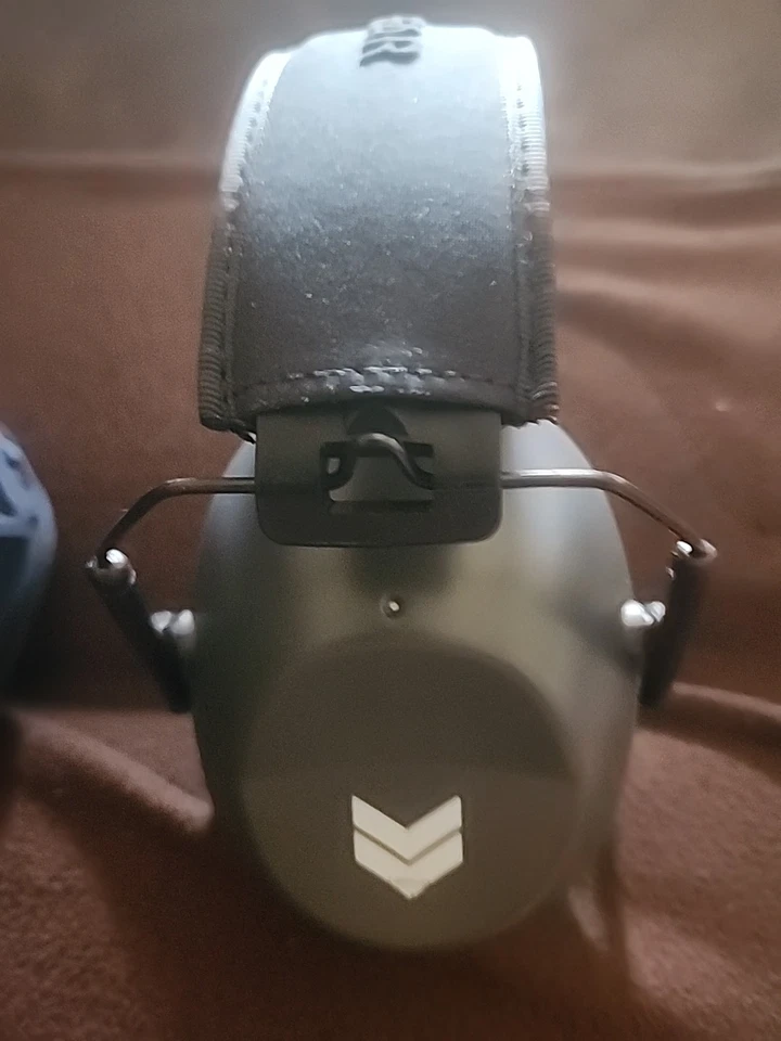 Protección para oídos plegable de VentureGear | Auriculares de alcance y disparo, púrpura Foto 4 de 4