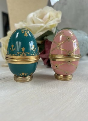 Paar Vintage Staffordshire Emaille Ei Schmuckschatullen rosa & grün vergoldet Blumen