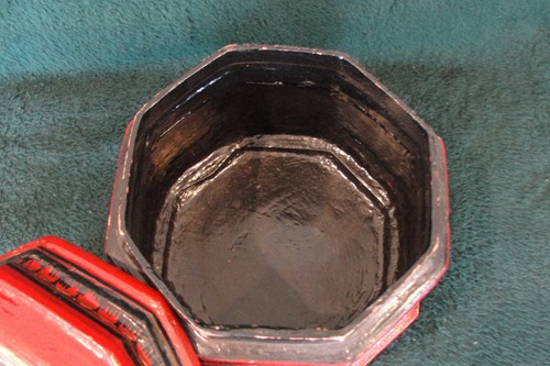 Large Antique Asian Octagonal Woven Bamboo Container with tray - Picture 13 of 14