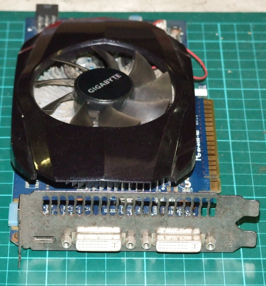 Gigabyte GeForce GTS 450 1GB Graphics Card DDR3 128bits HDMI DVI GV-N450-1GI - Image 3 of 4