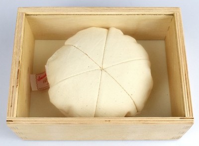 Musiol, Specially handmade by Alice. 1999. Edition, Objektkunst, nummeriert.