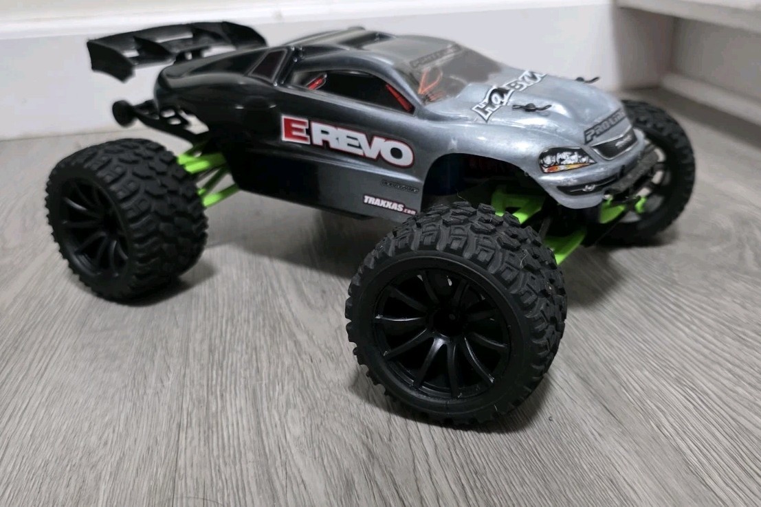 Traxxas E-Revo VXL Brushless 1/16 4WD RTR Monster Truck PLEASE READ Upgraded