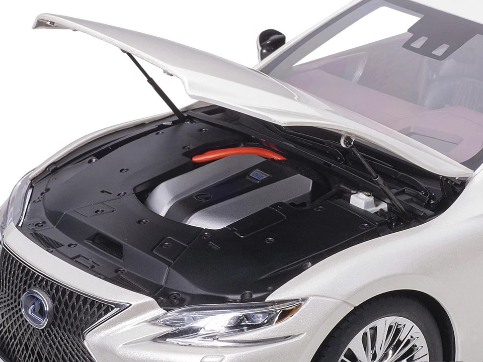 Lexus LS500h Sonic Blanco Metálico con Interior Carmesí y Negro Modelo Coche 1/18 Foto 3 de 4