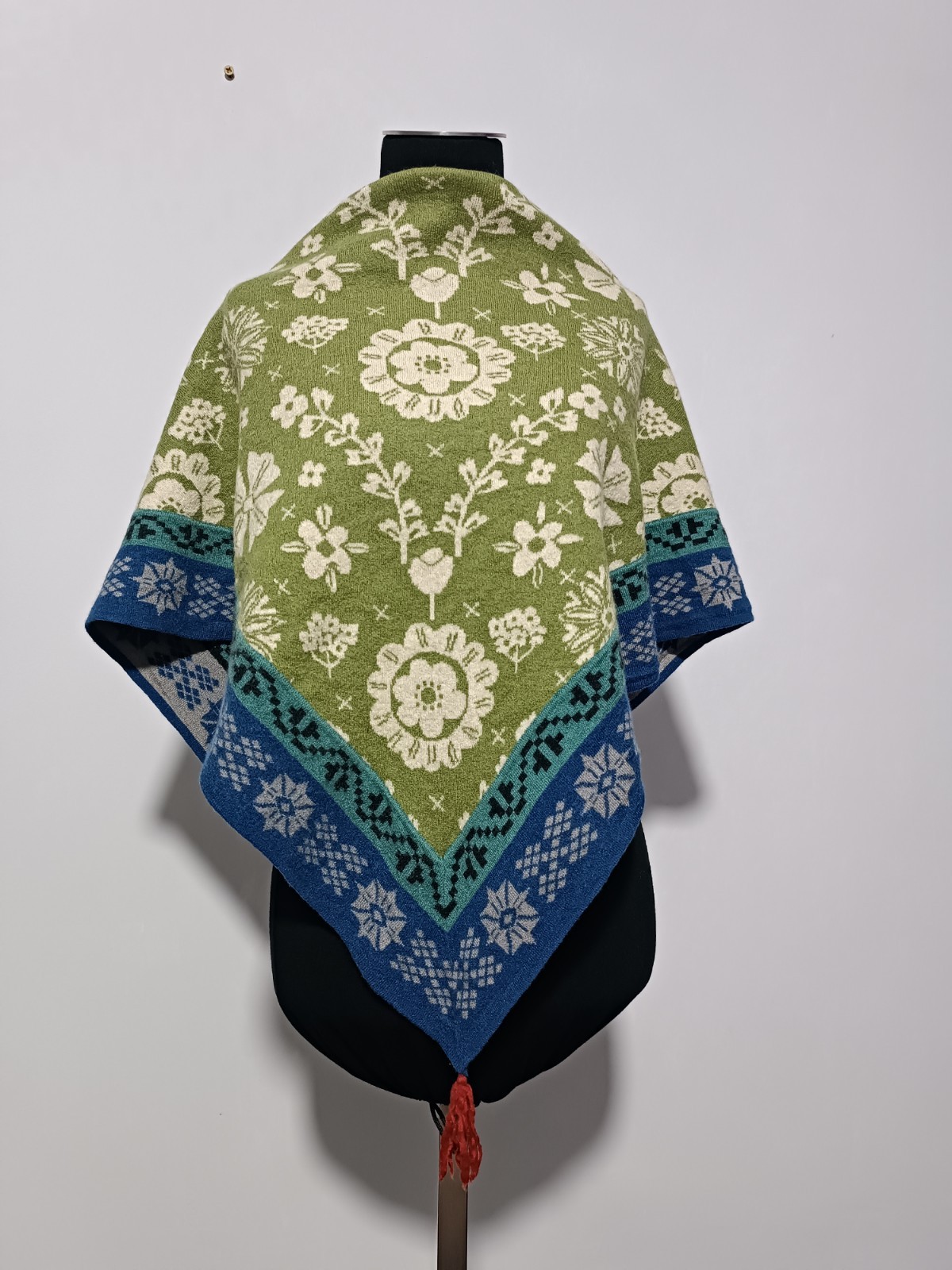 Gudrun Sjoden, 70 cm x 135 cm, wool and lyocell scarf