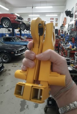 Steering Wheel Lock. Nunchuck Style Double Lock For Automatic Vehicles Anti-dril