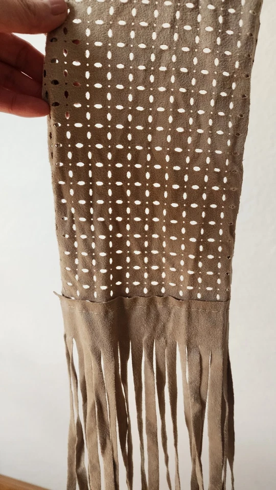 Cachecol Anthropologie leve camurça magra corte a laser franja transparente boho - Imagem 4 de 4