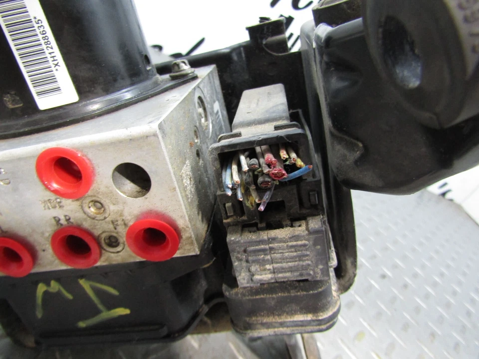 Módulo de control de bomba ABS Buick Lacrosse 2013-2016 OEM 22971448 Foto 3 de 4