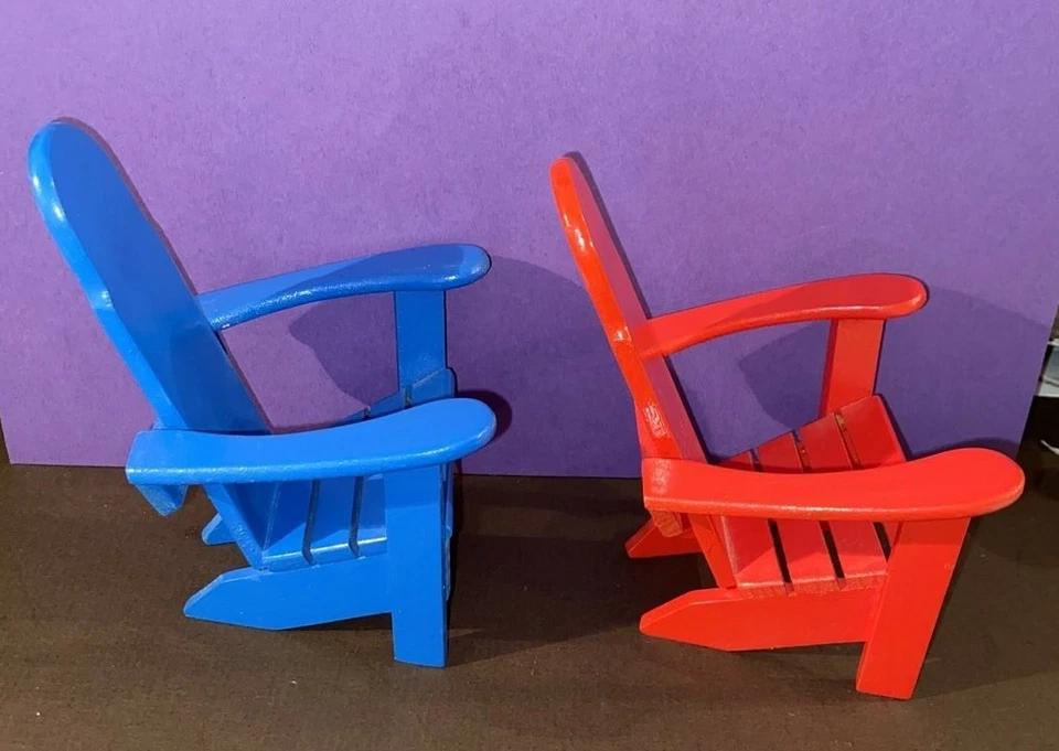 Sillas Adirondack de madera azul y rojo tamaño muñeca pequeña 5x5x3 nuevas sin etiquetas (el precio es para 2) Foto 4 de 4