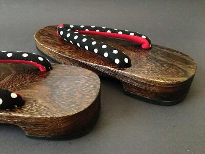 zoccoli di infradito di legno
