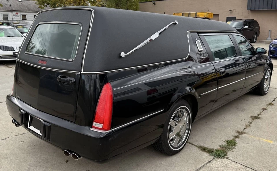 2006 Cadillac DTS Funeral Coach 4dr Sedan - Image 4 of 4