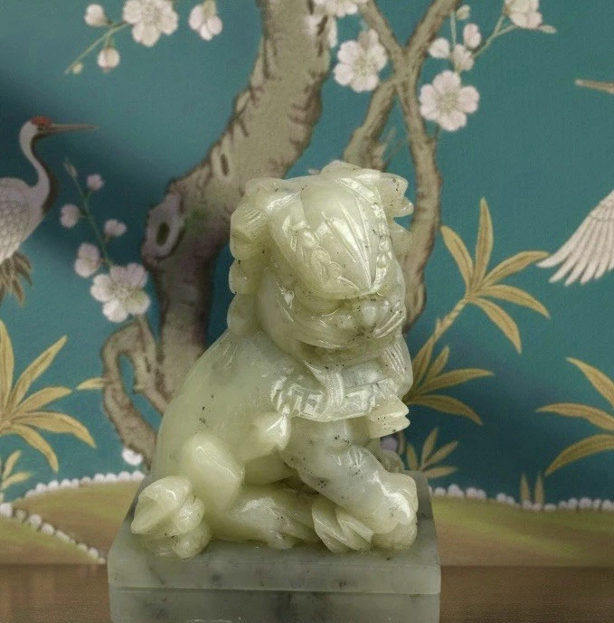 老式中国雕刻皂石 Foo 狗守护狮子雕像一对大理石底座 — 第 2/4 张图片