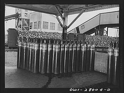 Photo:Houston, Texas. Hydrogen tanks at the Champion paper mill