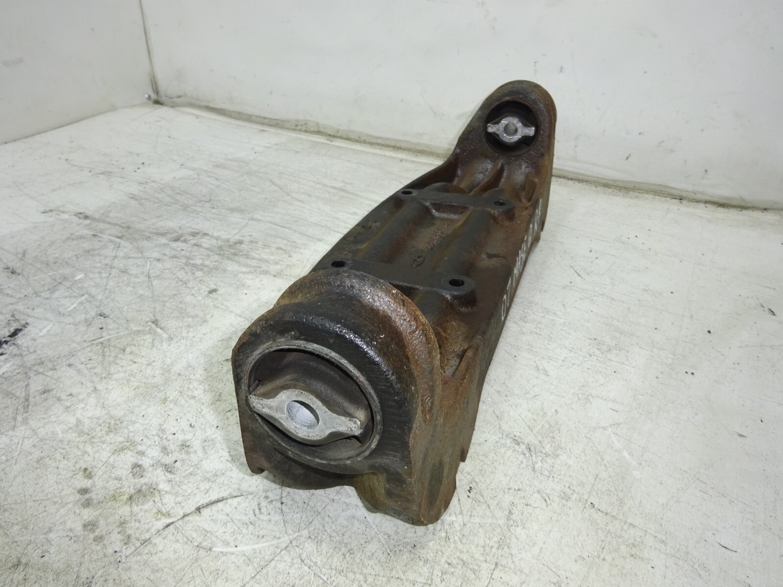 2007 Maserati Quattroporte M139 Rear Differential Support Mount OEM DE221032