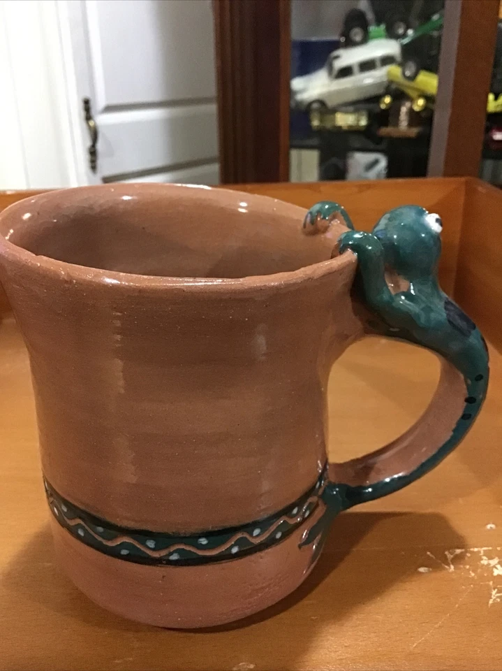 FROG HANDLE POTTERY COFFEE MUG. RAISED 3D IMAGE MUG. Art Deco Print Mug. B152 - Изображение 2 из 4