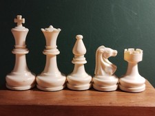 Vintage Quality Weighted Staunton Pattern Plastic Chess Set 3.5 Inch King