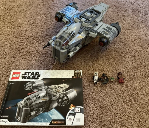 LEGO Star Wars Mandalorian 75292 Razor Crest w/ Minifigures & Instructions