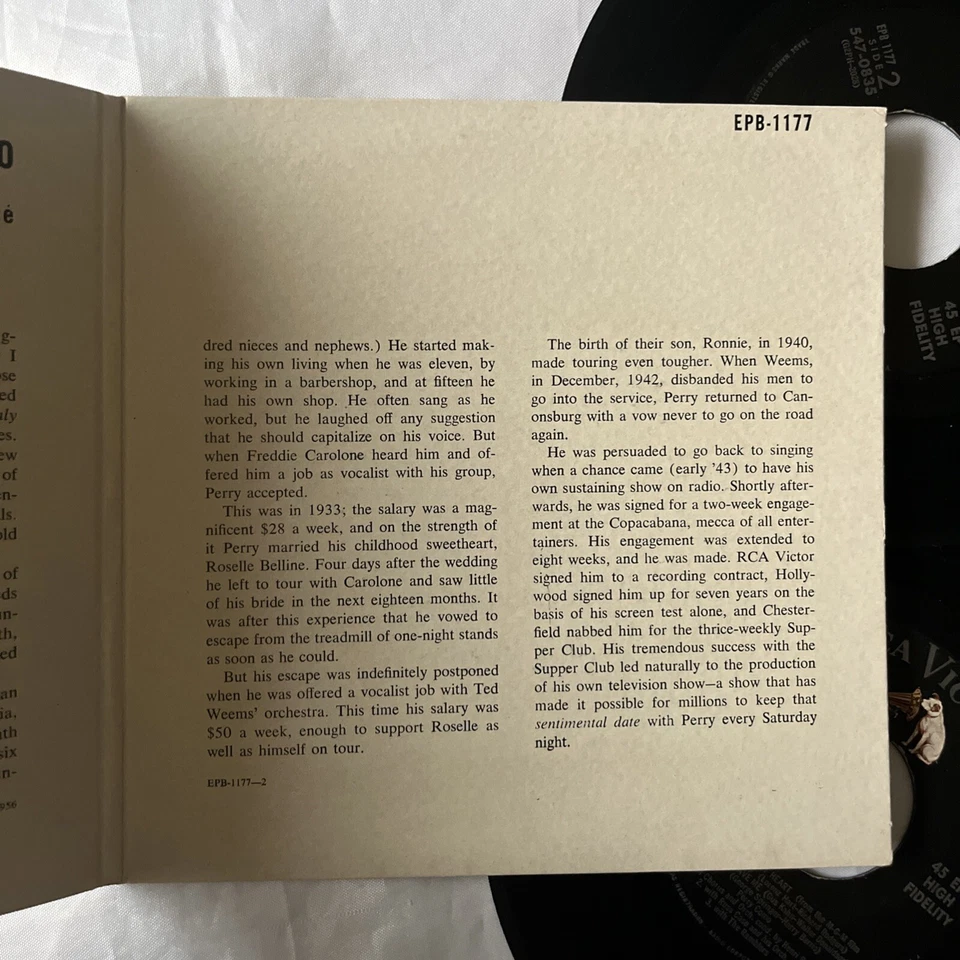 Perry Como: A Sentimental Date With Perry Como - Two 7" EP Records in CARDBOARD! - Image 4 of 4