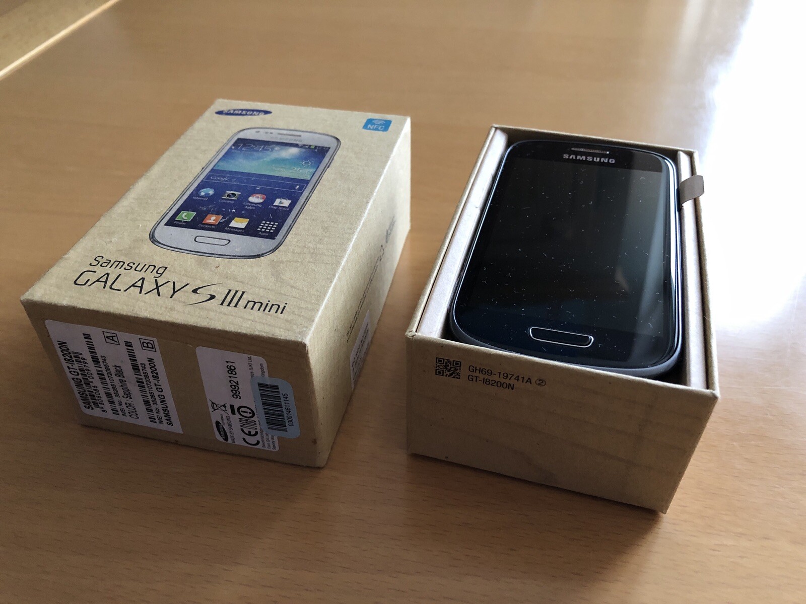 Samsung Galaxy S III mini GT-I8200N 8GB (Ohne Simlock) sapphire black