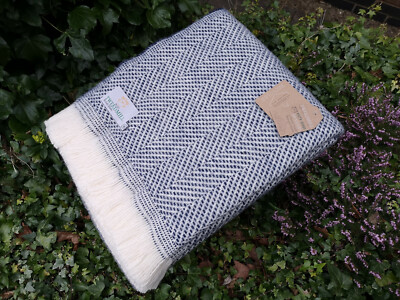 TWEEDMILL 100 % recycelte WOLLE CHEVRON TIBET BETT SOFA DECKE TEPPICH BLAU CREME ÜBERWURF