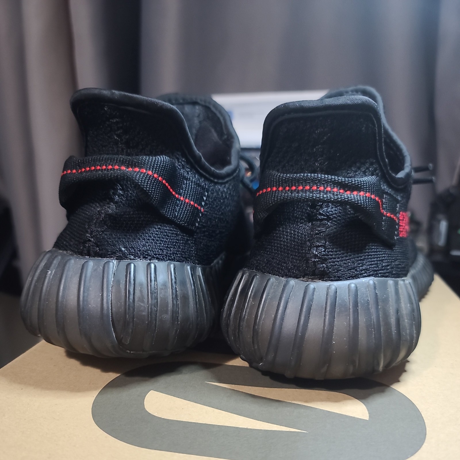Size 9 - adidas Yeezy Boost 350 V2 Bred thumbnail 3