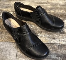 Clarks Women's Cheyn Madi Loafer Size 8 .5 M Black Leather Shootie Slip On Shoe