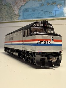 Rapido Trains Amtrak phase III F40PH HO DCC Digital Sound 83604 #300