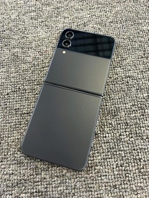 Samsung Galaxy Z Flip 4 128GB 5G F721U Graphite T-Mobile AT&T Unlocked OPEN BOX