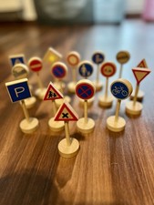Verkehrsschilder aus Holz für Auto Fahrzeug Verkehr Holzspielzeug 18 Stück