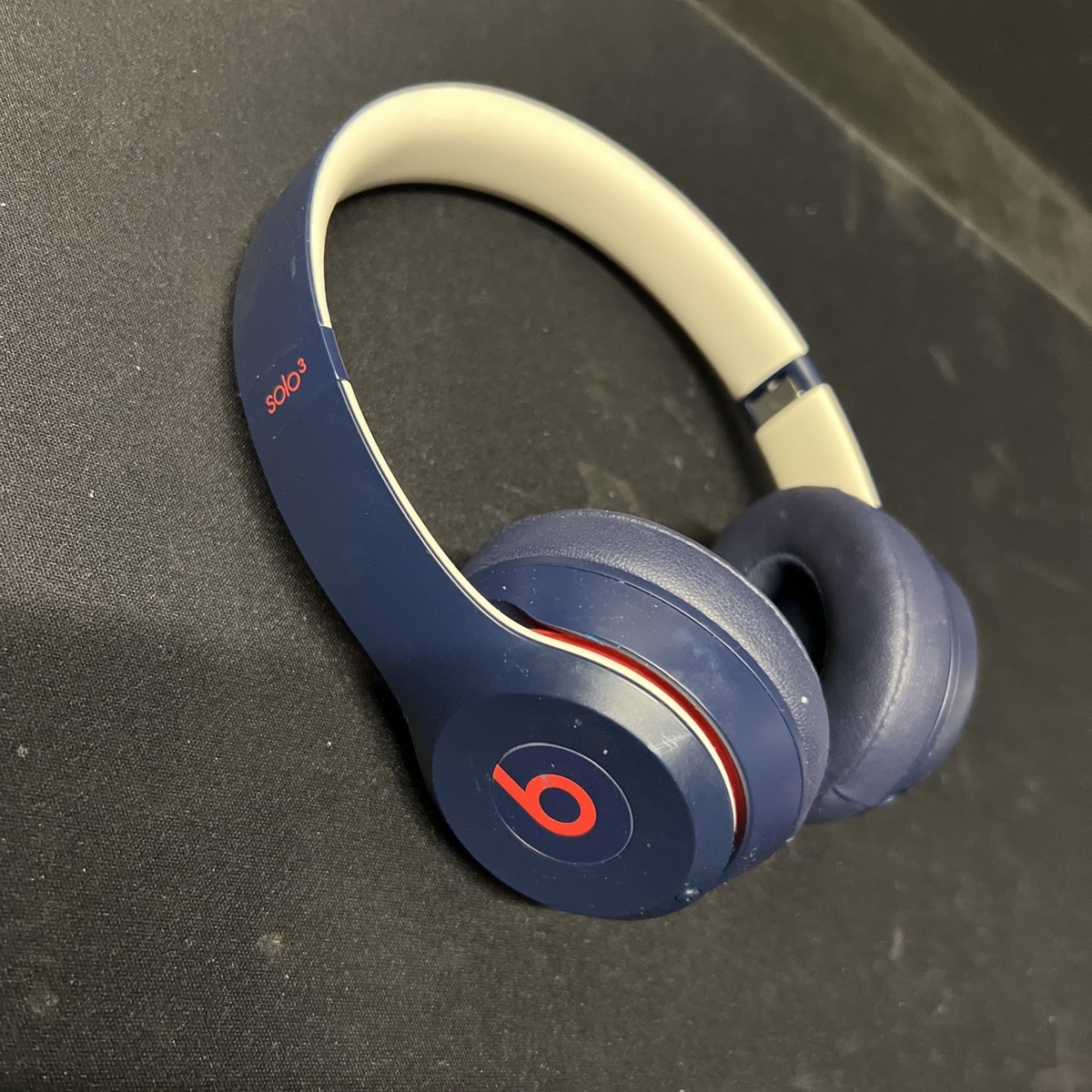 Beats Solo3 Wireless Bluetooth Club Collection Headphones Navy