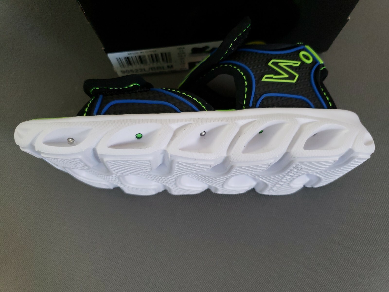 black sketchers size 3