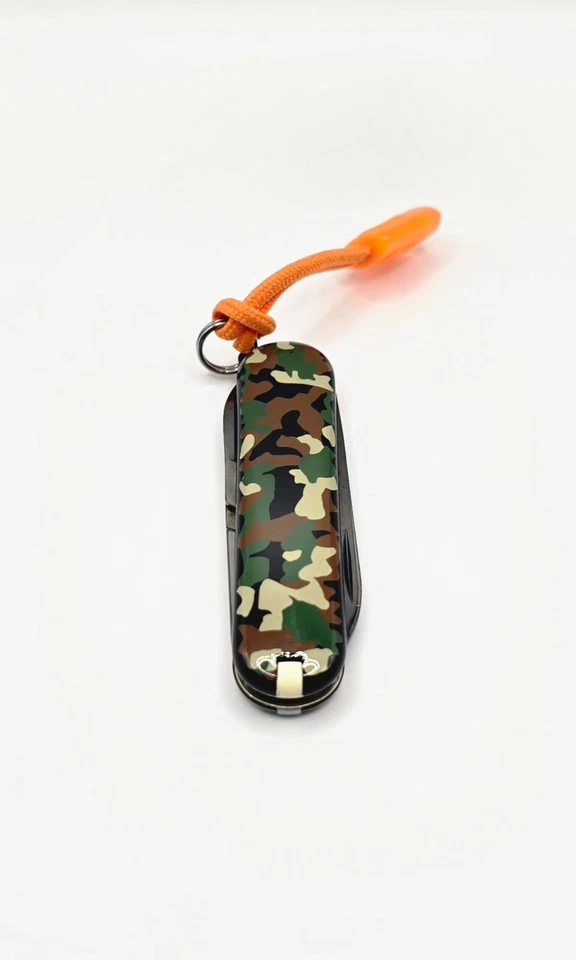 Navaja suiza Victorinox Classic SD camuflaje hielo negro edición limitada nueva Foto 3 de 4