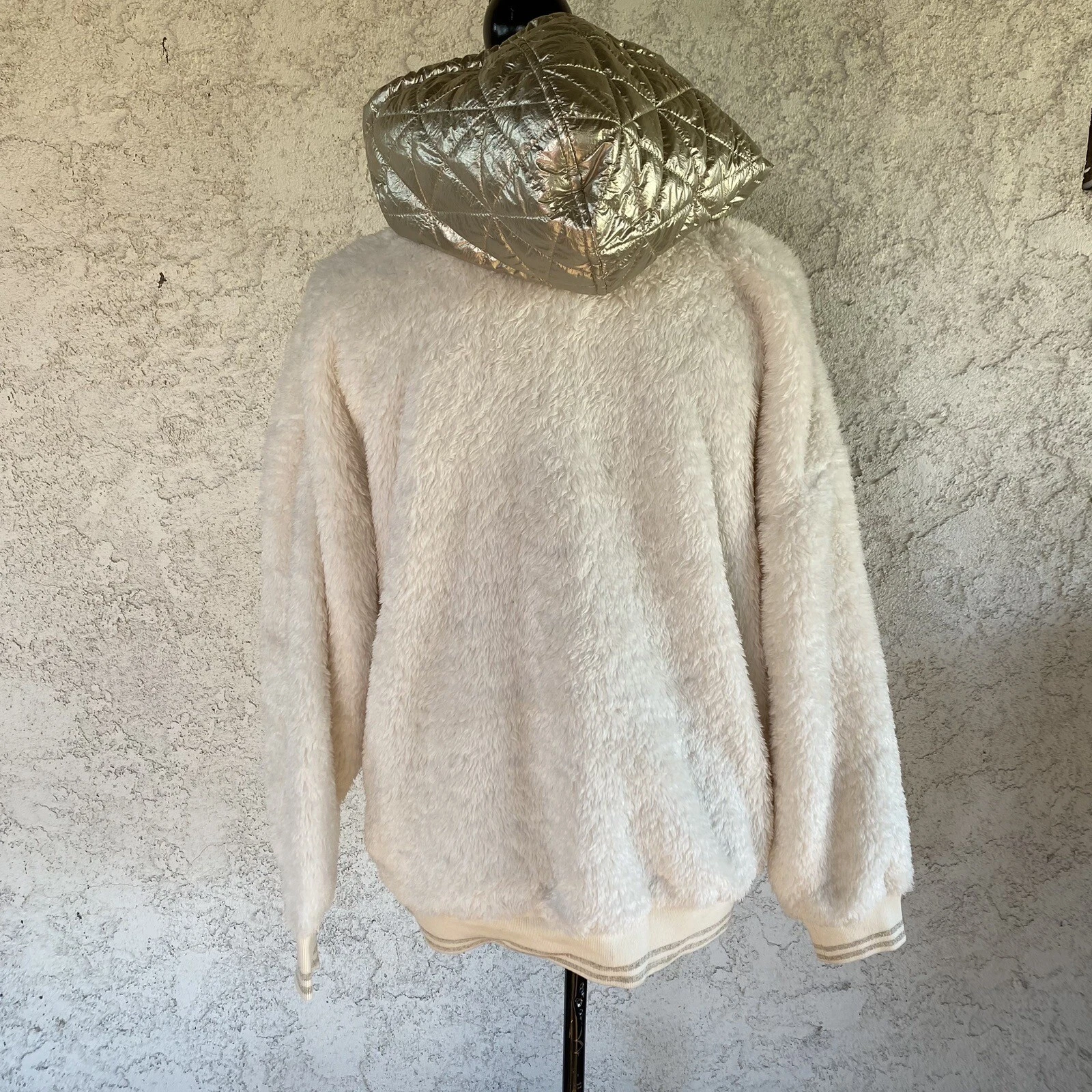 OFF WHITE MAGLIONE CON CAPPUCCIO UGG LOYRA SHERPA PULL OVER CREMA ORO METALLIZZATO TAGLIA S DONNA PICCOLA