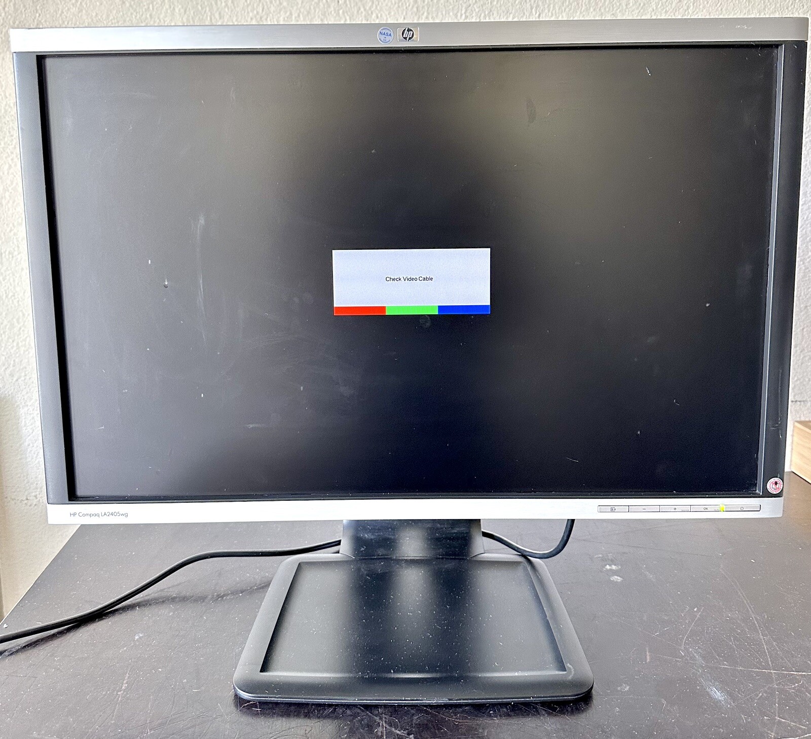 HP Compaq LA2405WG 24" Full HD Widescreen Computer LCD Monitor Stand
