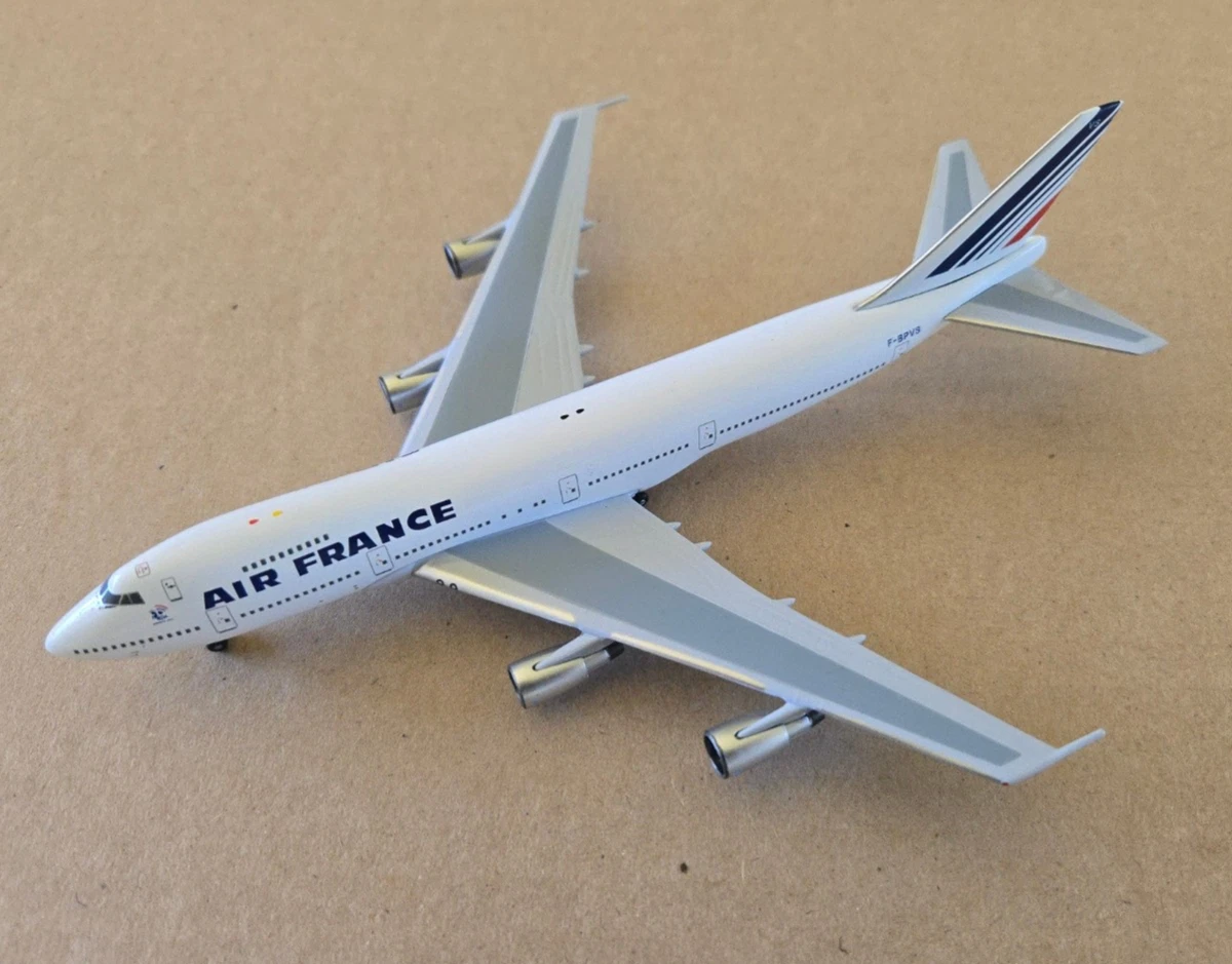 AeroClassics Boeing 747 1:400 Contemporary Diecast Aircraft